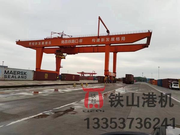 福建岳陽(yáng)軌道式集裝箱龍門(mén)吊廠(chǎng)家軌道式集裝箱龍門(mén)吊的優(yōu)勢(shì)特點(diǎn)